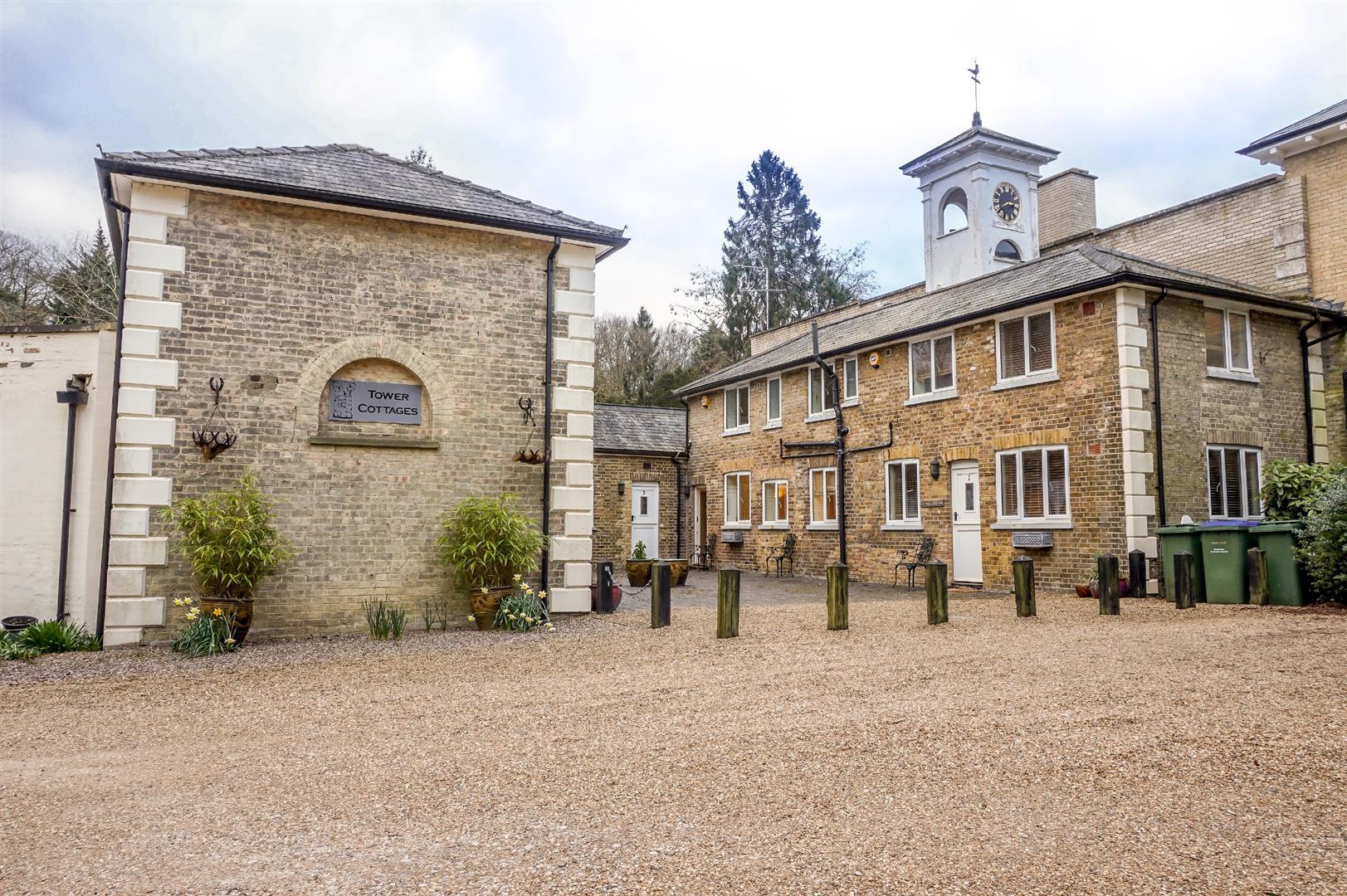 1 bed property in Tower Cottages, Esher